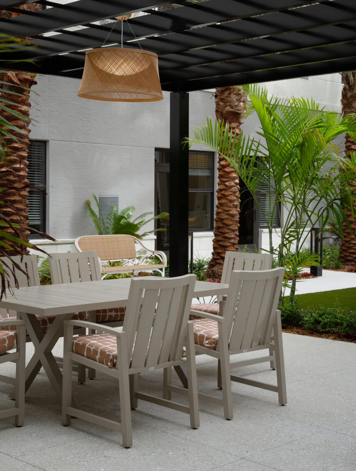 outdoor sitting area at The Palms at Plantation